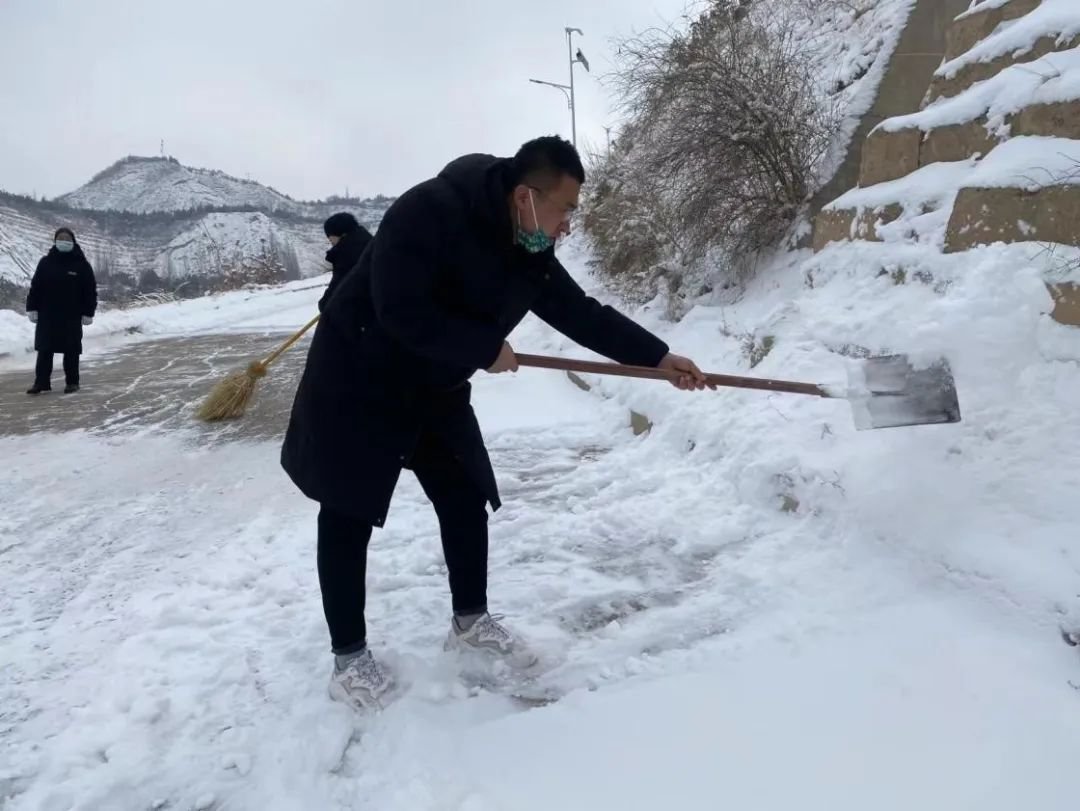 新春佳节的温暖守护 | 尊龙集团以行动书写责任，拾金不昧照亮人心