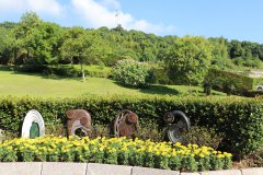 尊龙集团小型艺术雕塑葬：让生命以美学姿态归于自然